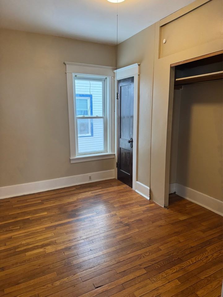 100 Lowell Ave #1 - Photo 5 of 8