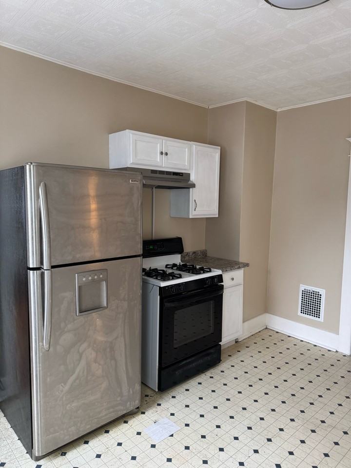 100 Lowell Ave #1 - Photo 7 of 8