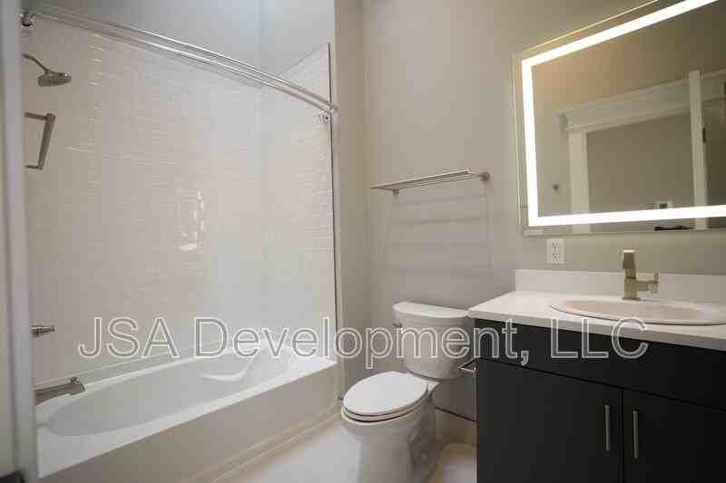 718 Commercial St #203 - Photo 6 of 9