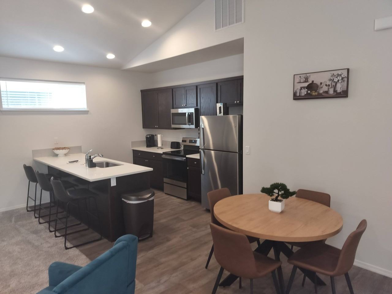 Furnished - 1908 NW Enterprise St - Photo 4 of 16