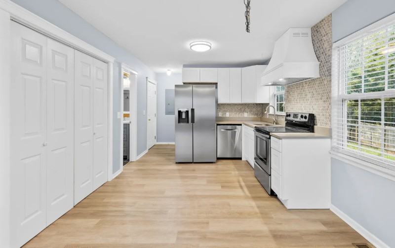 7610 Sarah Dr - Photo 3 of 17