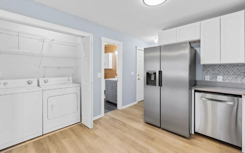 7610 Sarah Dr - Photo 4 of 17