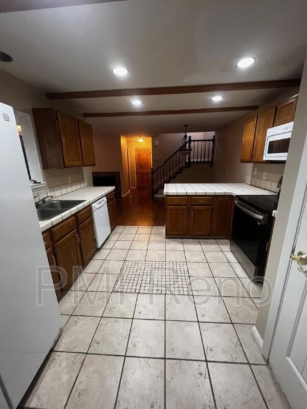 3963 Kings Row - Photo 6 of 23