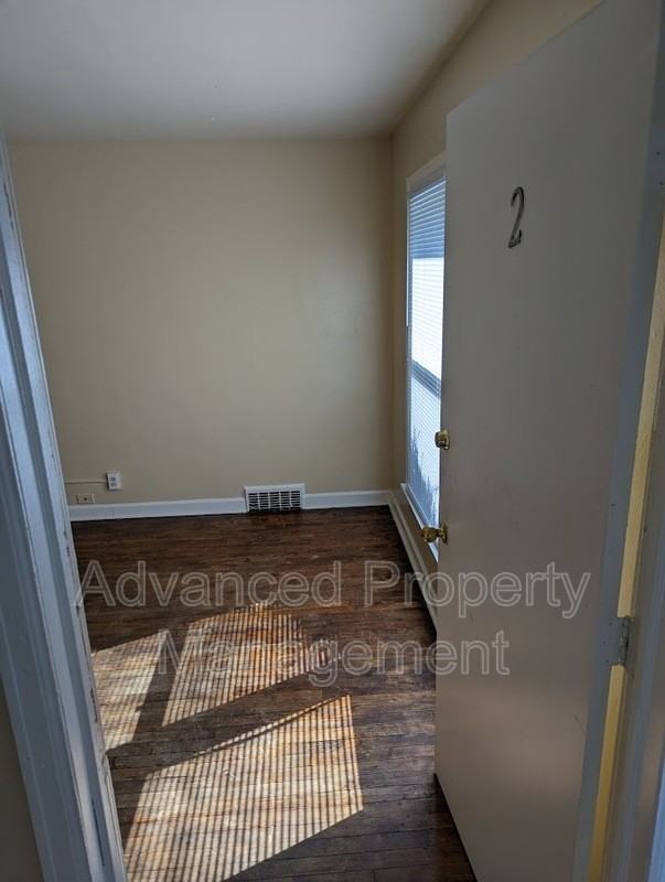 4522 N Teutonia Ave - Photo 2 of 10