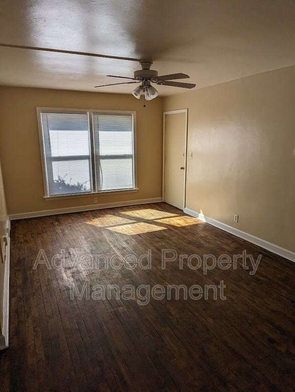 4522 N Teutonia Ave - Photo 3 of 10