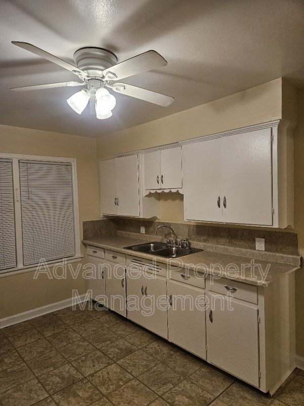 4522 N Teutonia Ave - Photo 5 of 10