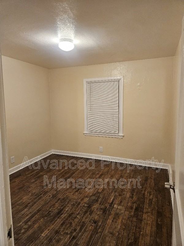 4522 N Teutonia Ave - Photo 7 of 10