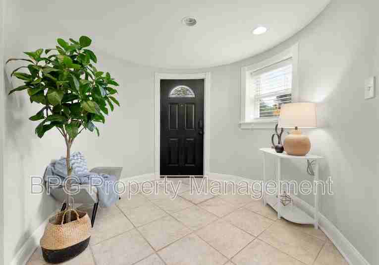 1819 1st St Nw #A - Photo 5 of 39