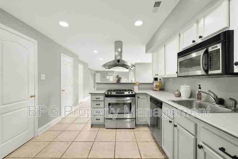 1819 1st St Nw #A - Photo 3 of 39