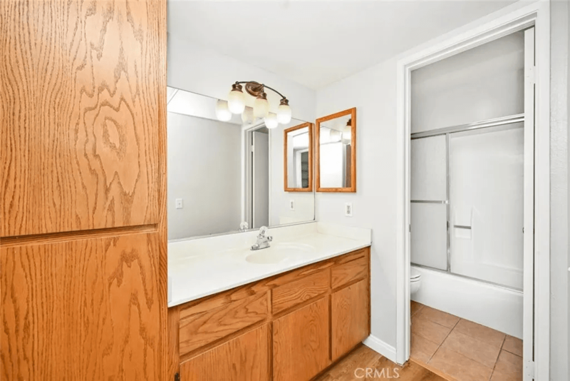 2805 S Fairview St - Photo 2 of 14