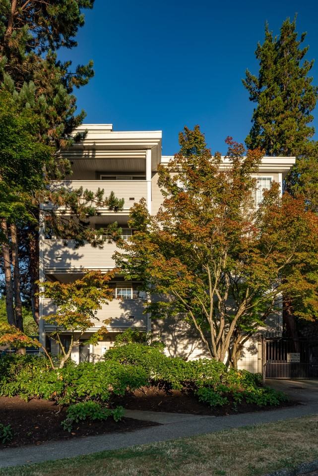 5307 LIVE CLOSE TO UNIVERSITY VILLAGE AND UW! - Photo 2 of 3