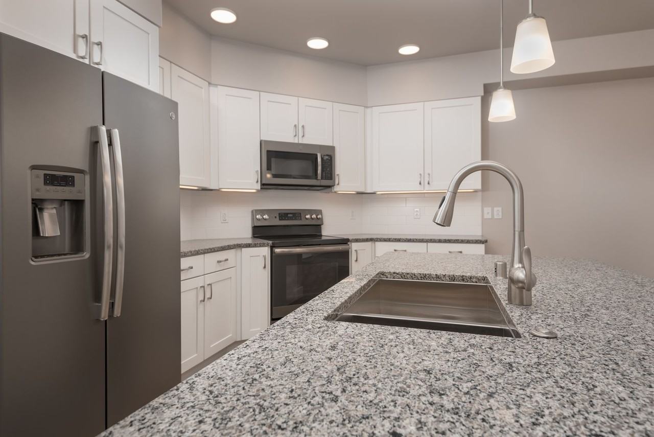 945 Wyoming St - Photo 6 of 22