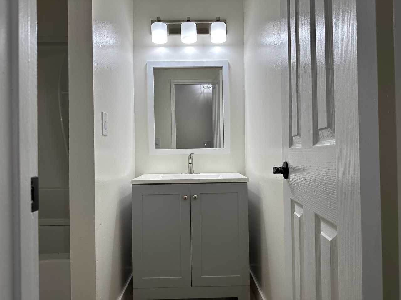 Lloyd Court Apartments - Photo 3 of 50