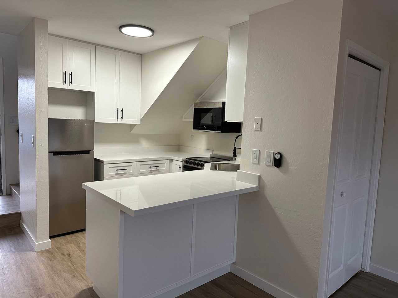 Lloyd Court Apartments - Photo 4 of 50