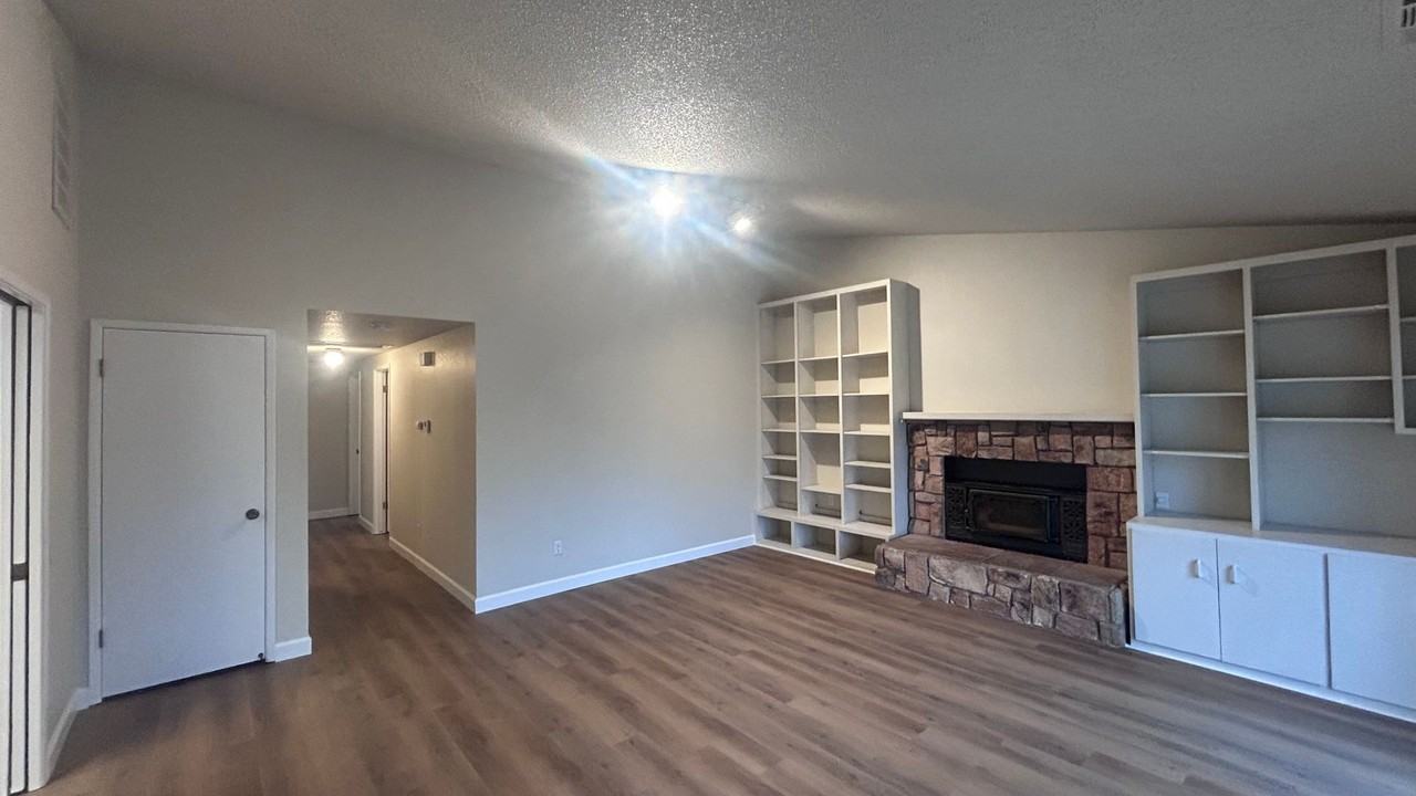 1137 Lillian Dr - Photo 2 of 20