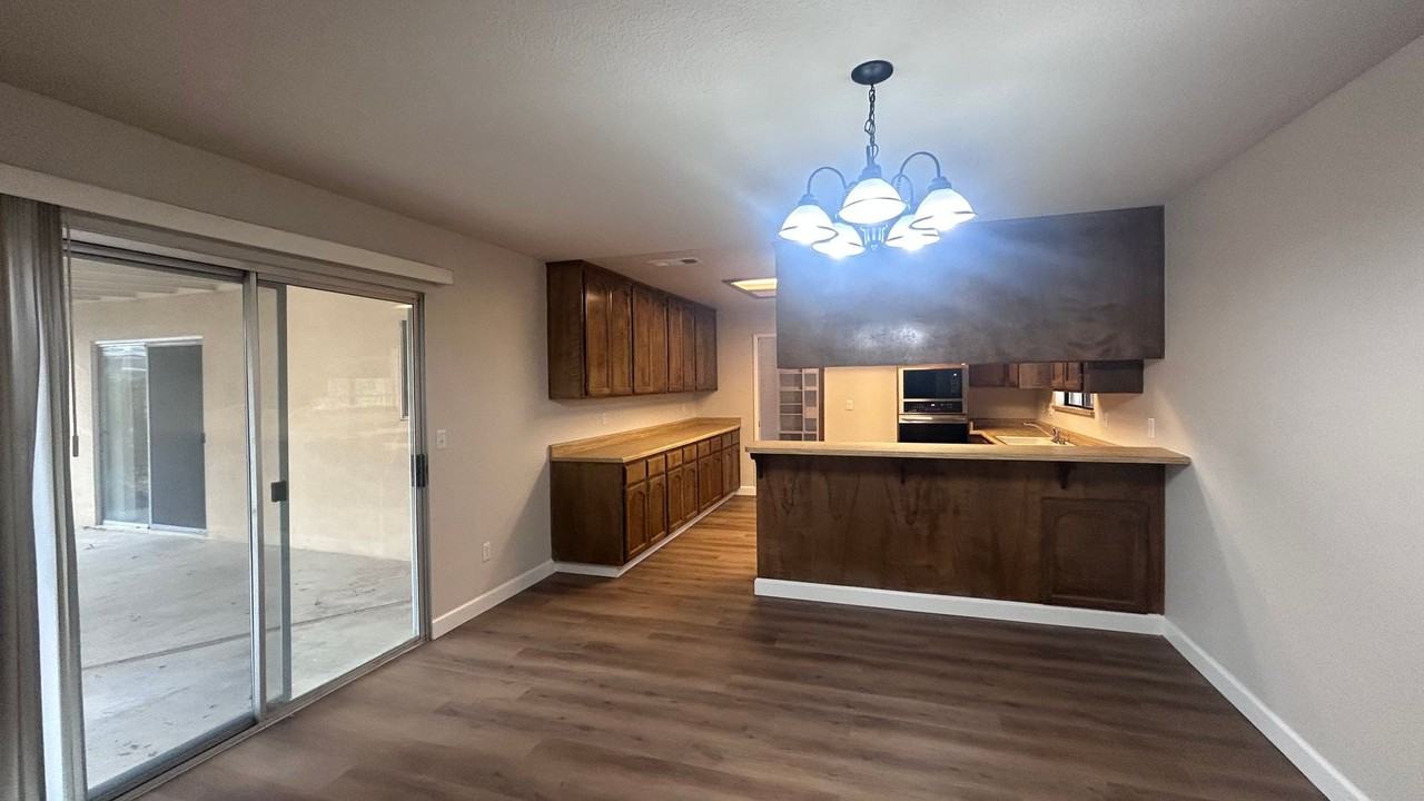 1137 Lillian Dr - Photo 3 of 20