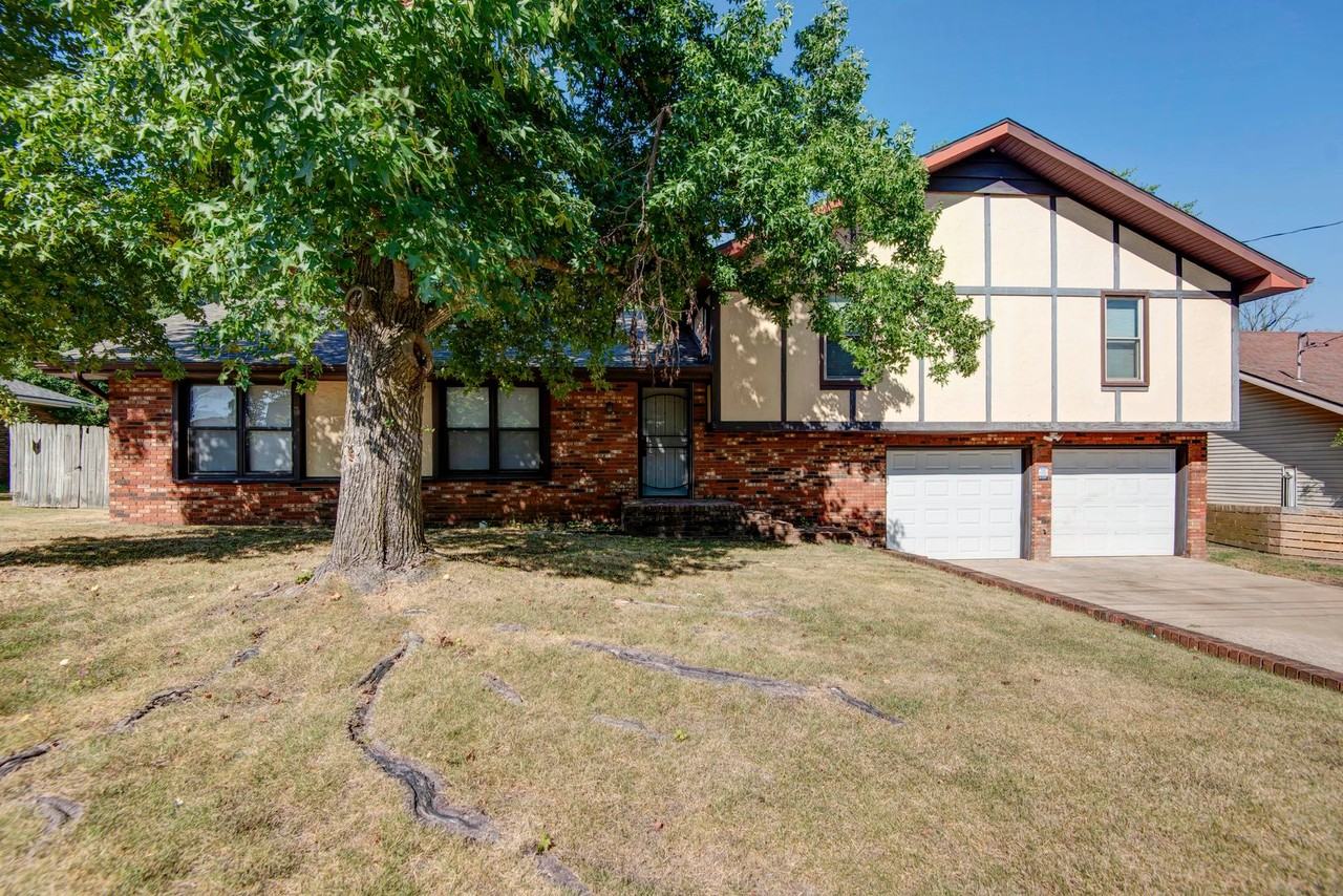 3839 N Stewart Ave - Photo 3 of 29