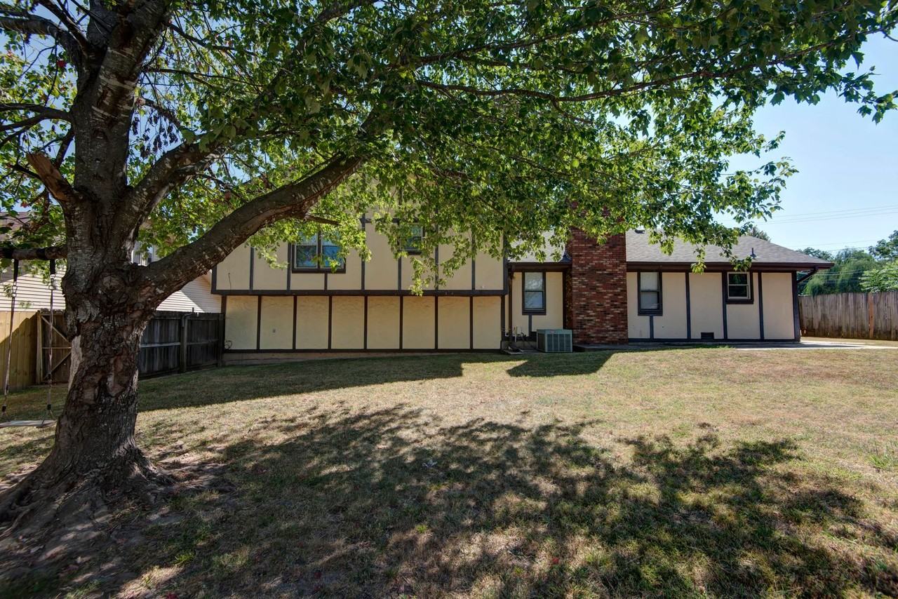 3839 N Stewart Ave - Photo 4 of 29