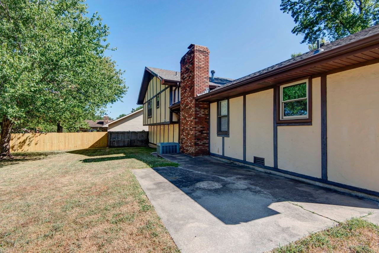 3839 N Stewart Ave - Photo 5 of 29