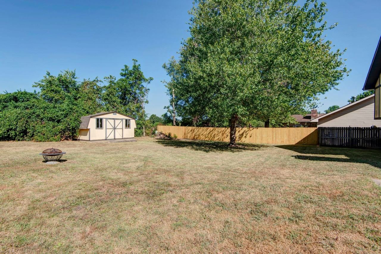 3839 N Stewart Ave - Photo 7 of 29