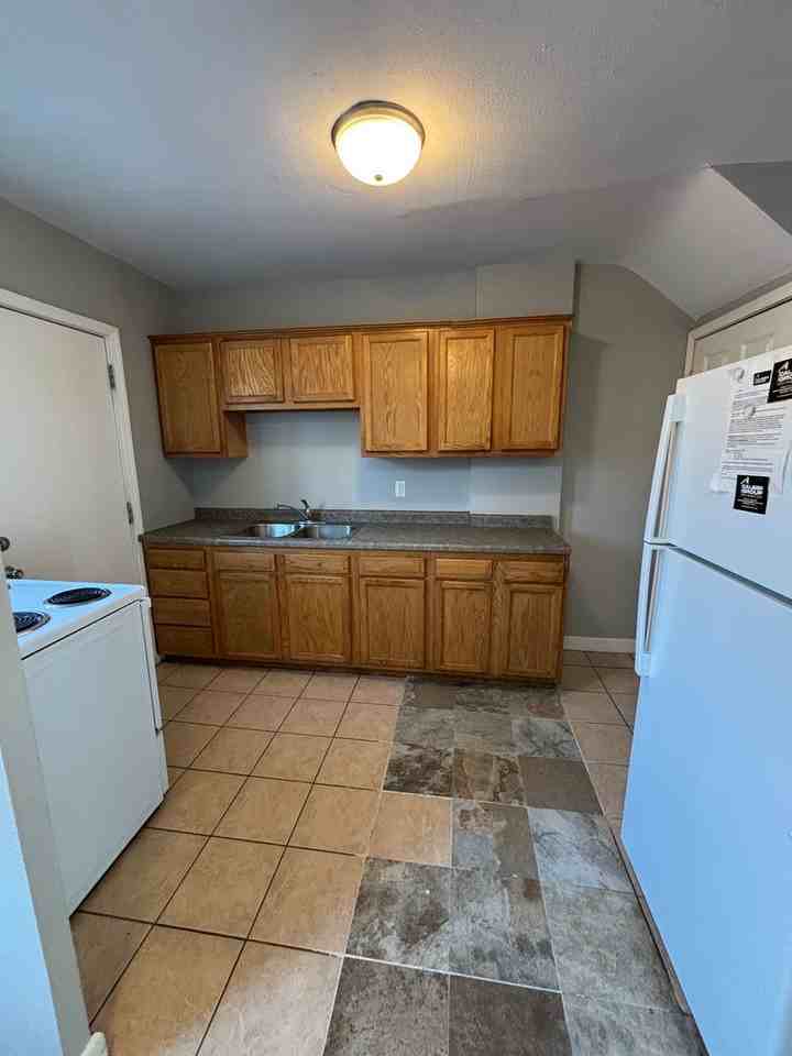 1234 W Mullan Ave - Photo 2 of 8