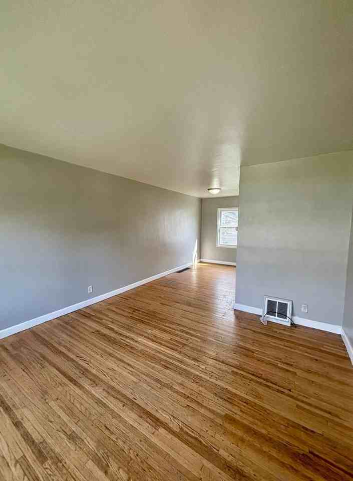 1234 W Mullan Ave - Photo 4 of 8