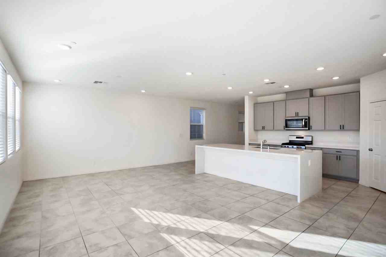 3151 Segesta Ave - Photo 7 of 40