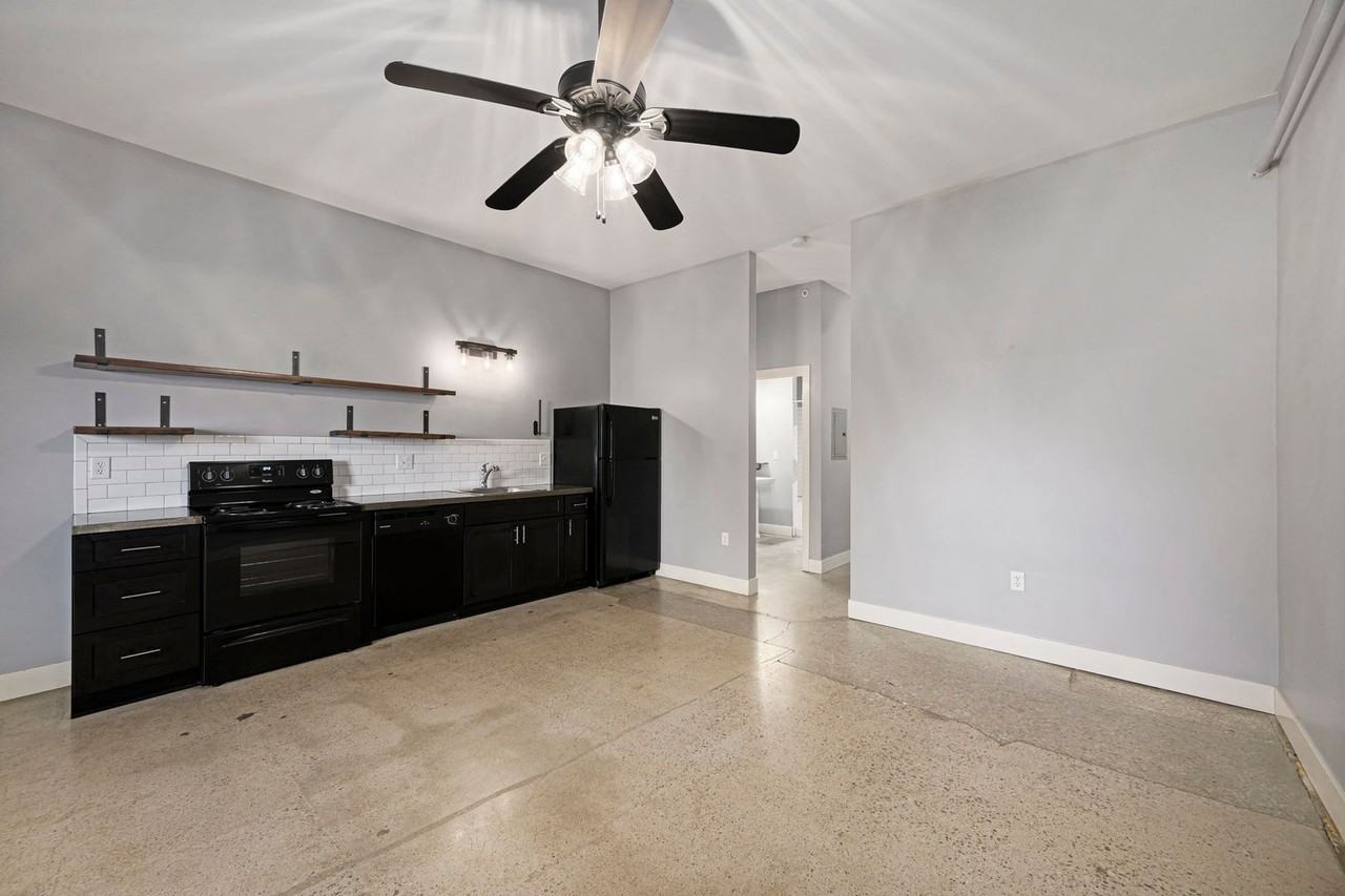 Welcome to Urban Studio 43 – Comfort, Convenience & Contemporary living in South Kansas City - Photo 5 of 11