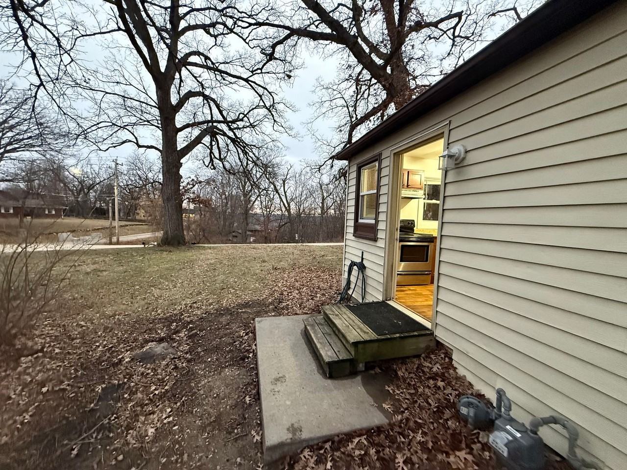 3315 Valley Dr - Photo 3 of 23