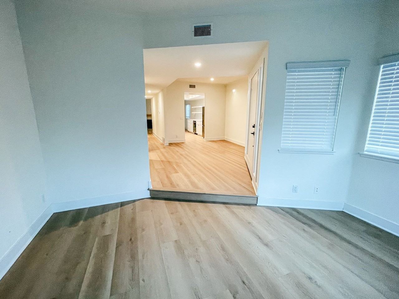 204 18th St - Photo 4 of 47