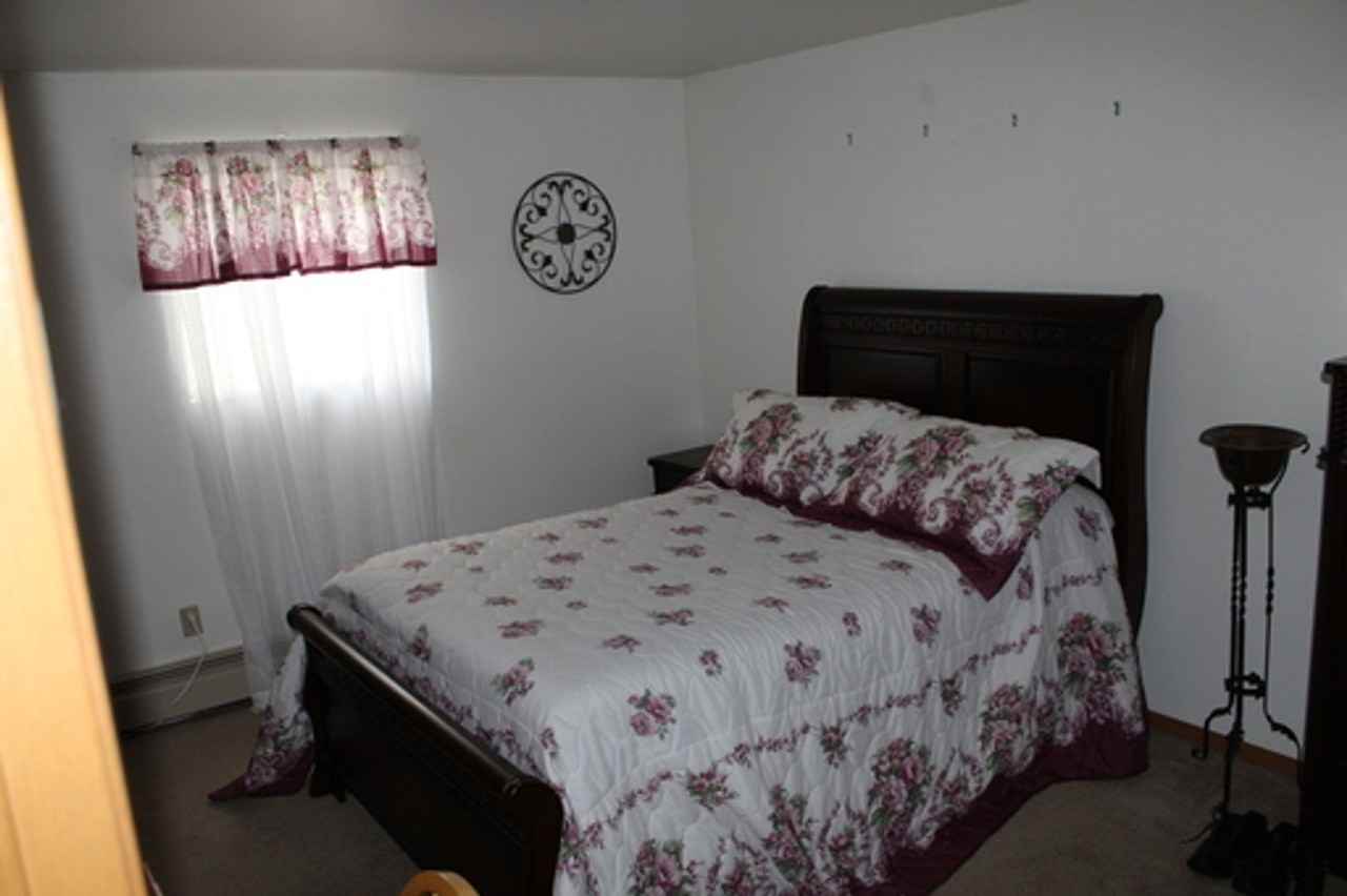 Hillside Manor - Photo 3 of 26