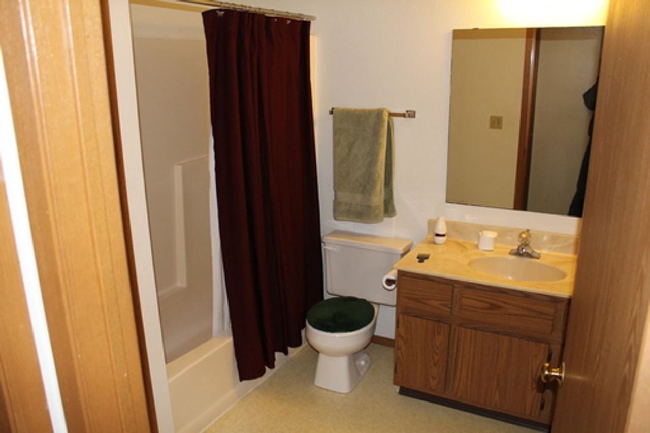 Hillside Manor Apartments - Photo 4 of 7