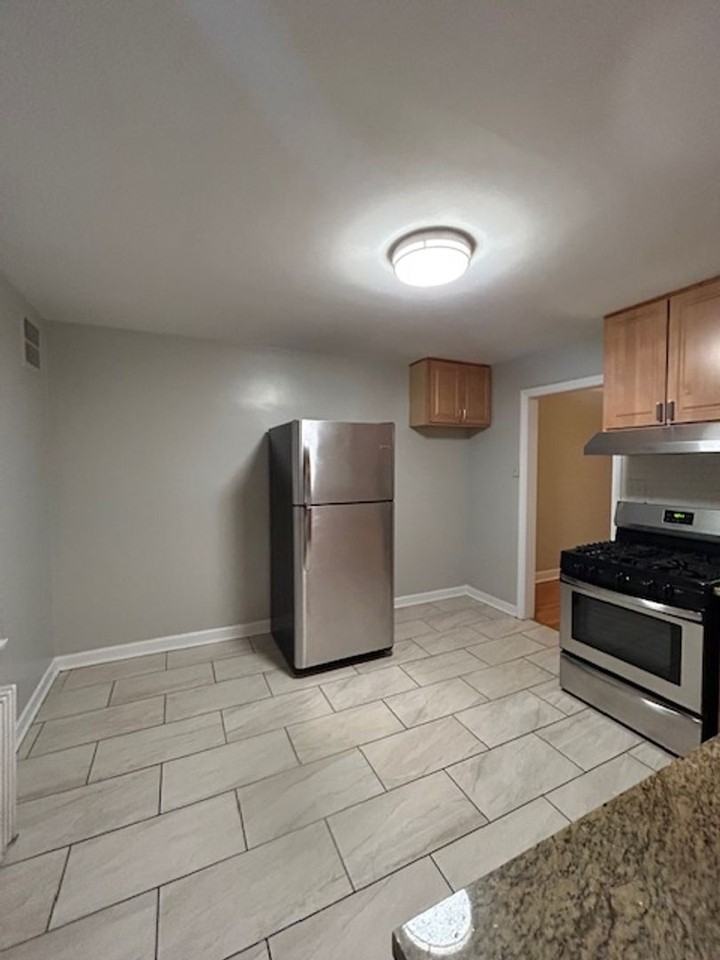 1216-1226 Harvard Terrace - Photo 3 of 12
