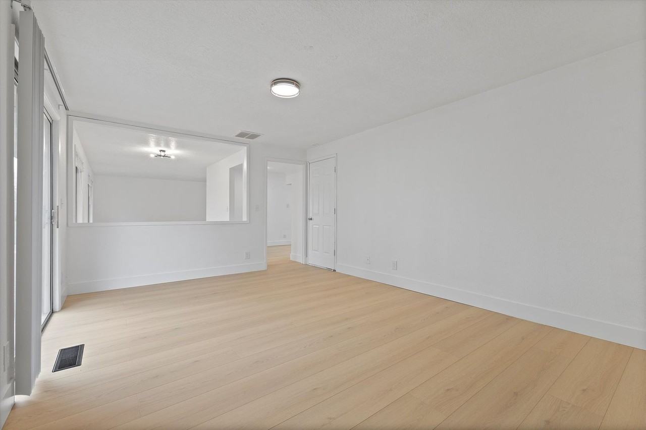 21047 Sw Imperial Ct - Photo 4 of 41