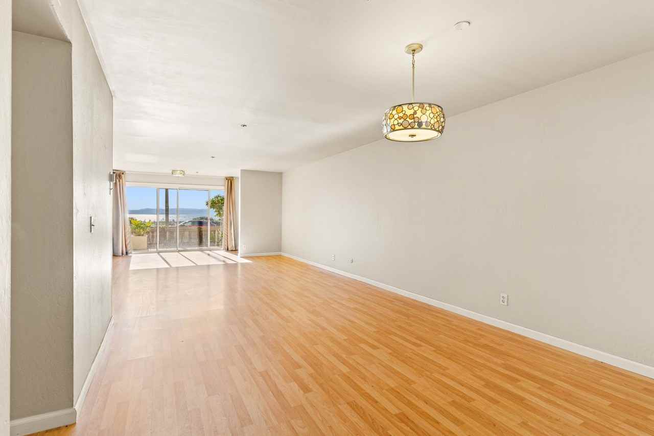 1001 Shoreline Dr - Photo 5 of 24