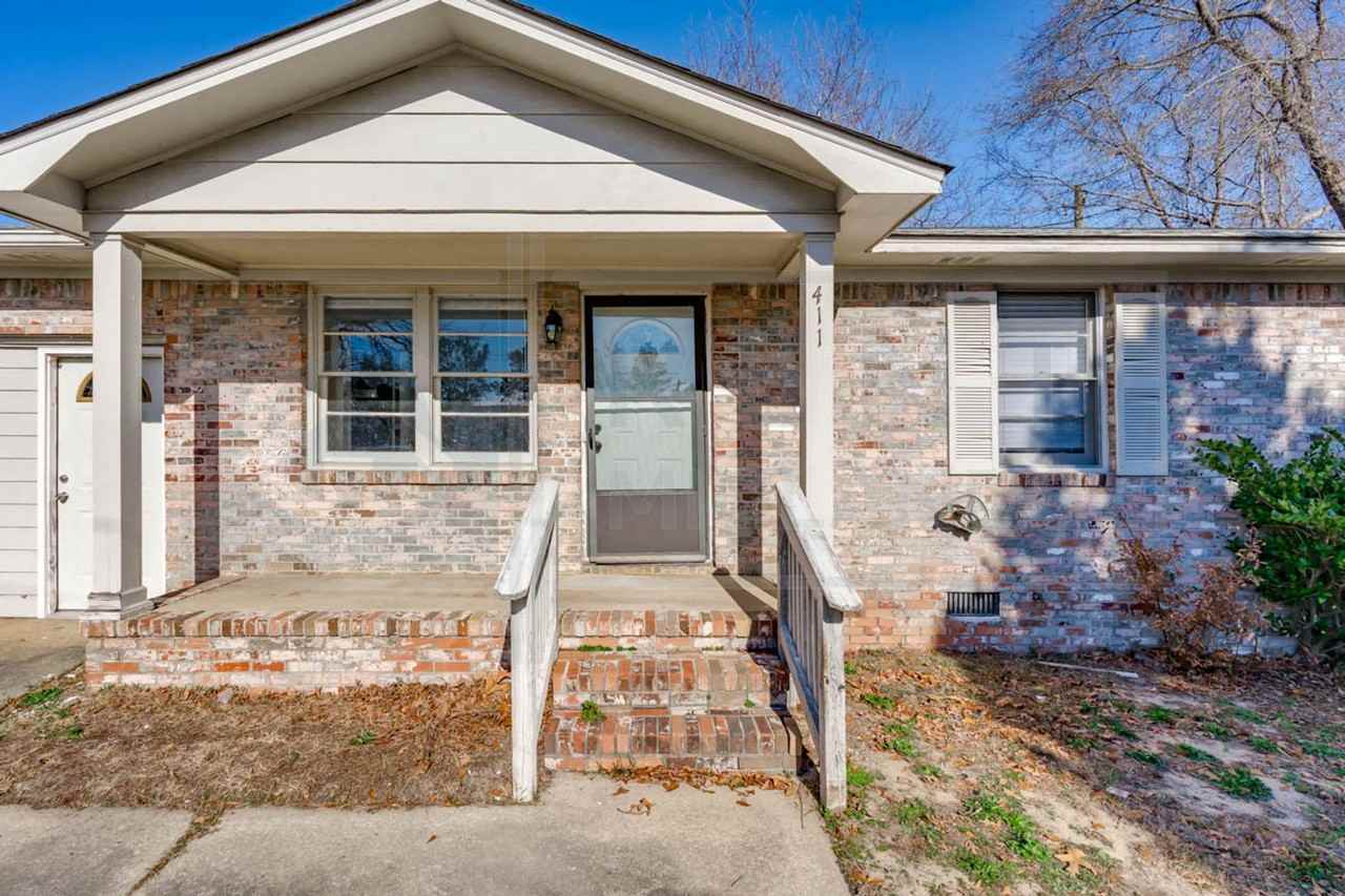 411 N Pines Rd - Photo 5 of 21