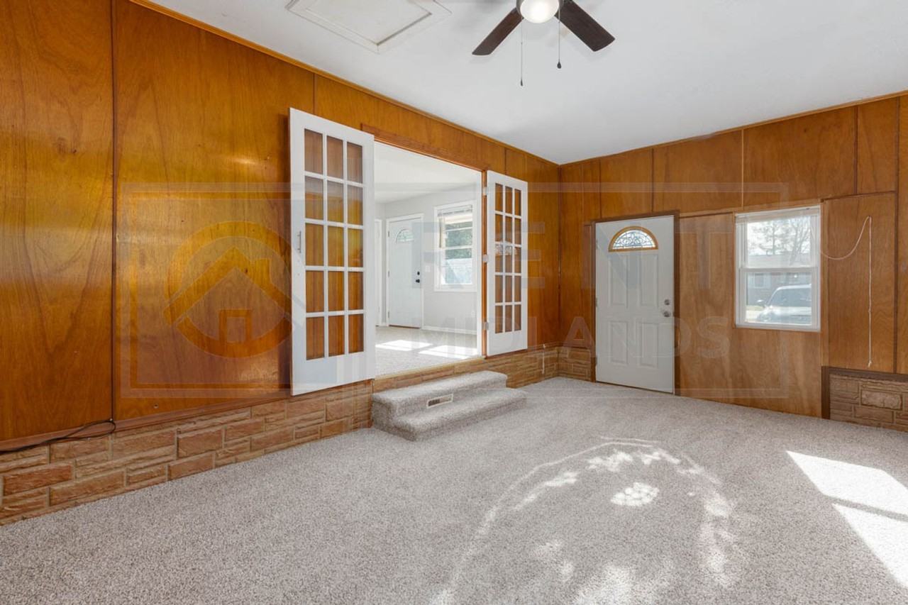 411 N Pines Rd - Photo 7 of 21