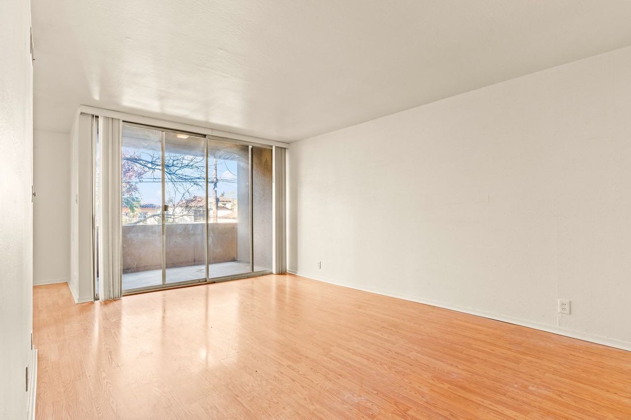 330 Vernon St - Photo 4 of 26