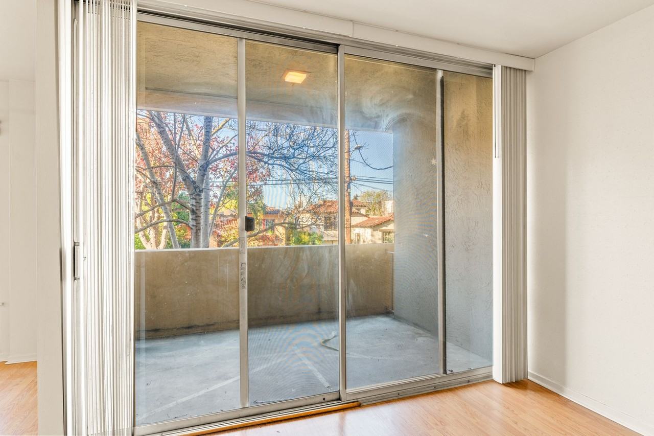 330 Vernon St - Photo 5 of 26