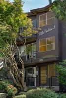 featured image of 407 N 87th St