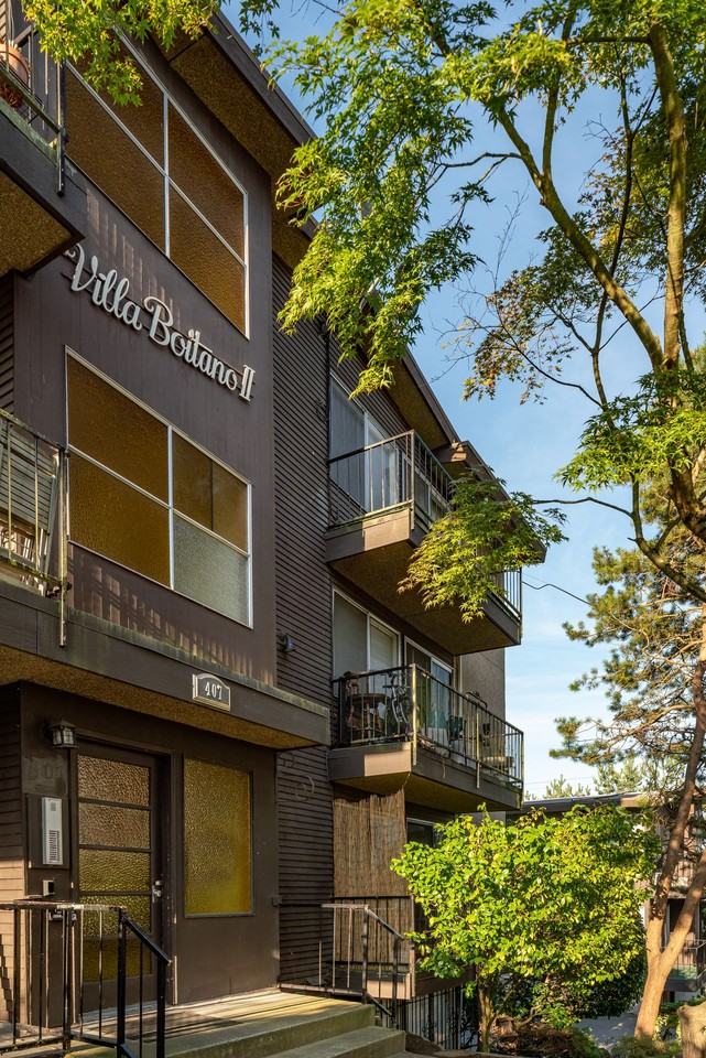 407 LIVE IN THE HEART OF THE GREENWOOD RETAIL CORE, WALK TO EVERYTHING! - Photo 2 of 15