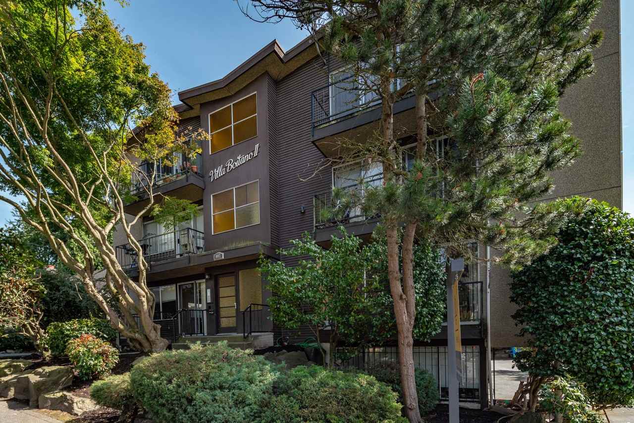 407 LIVE IN THE HEART OF THE GREENWOOD RETAIL CORE, WALK TO EVERYTHING! - Photo 4 of 15