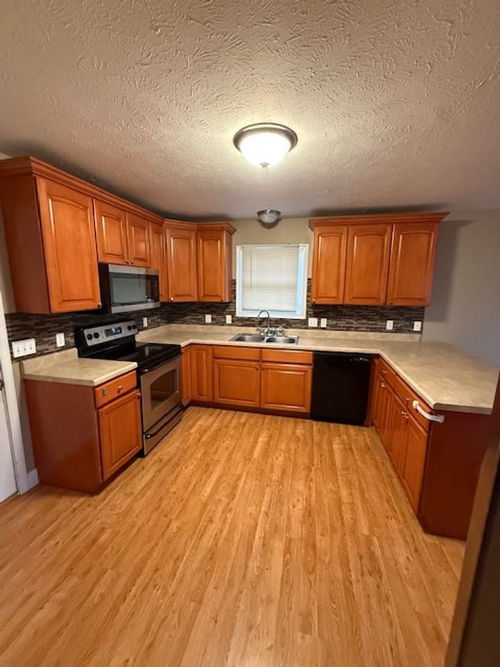 409 Dalhlia Dr - Photo 2 of 15