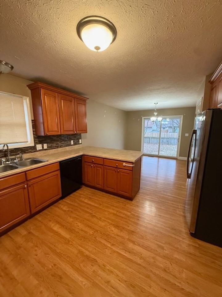 409 Dalhlia Dr - Photo 3 of 15