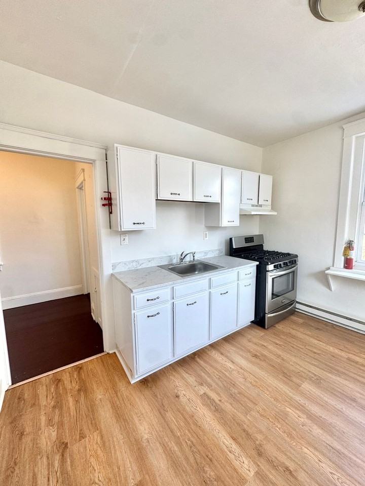 819 E 5th St - Photo 3 of 20