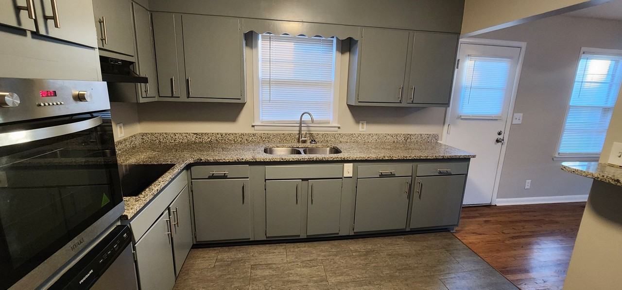 212 White St Ne - Photo 4 of 10