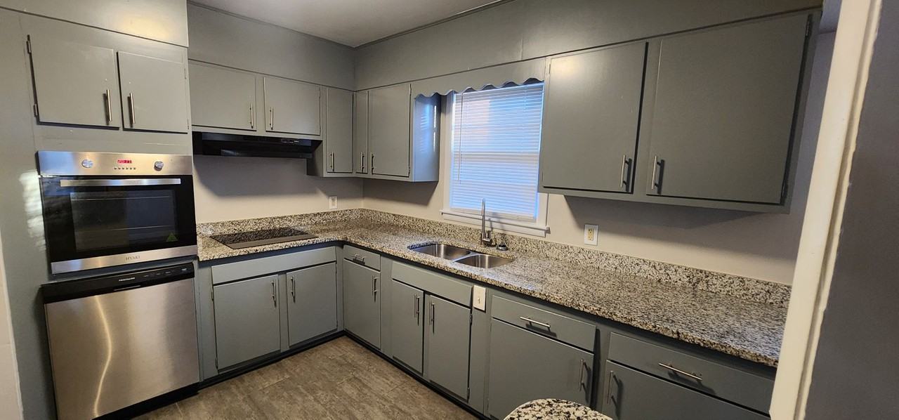 212 White St Ne - Photo 5 of 10