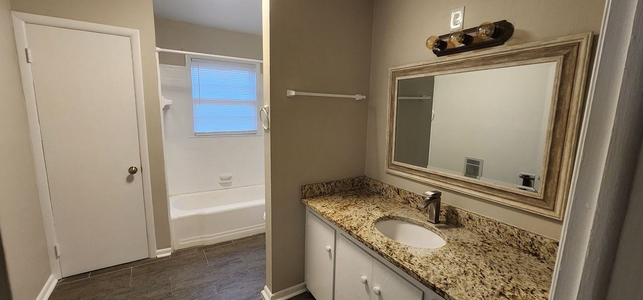 212 White St Ne - Photo 7 of 10