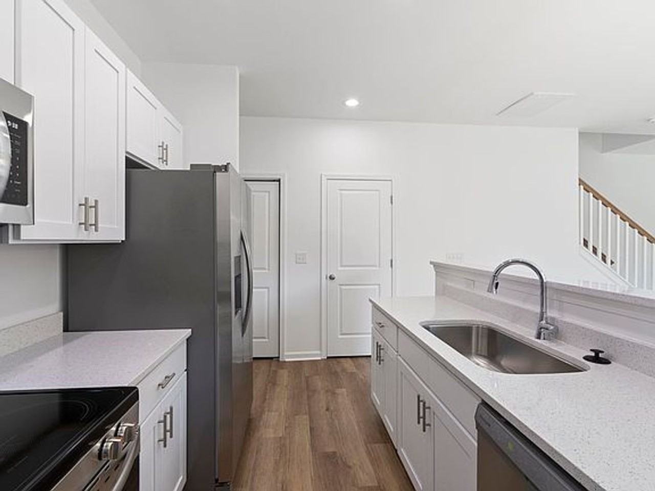 15 Jamison St - Photo 2 of 5