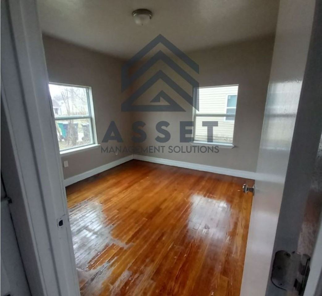 1722 Ne 20th St - Photo 6 of 13